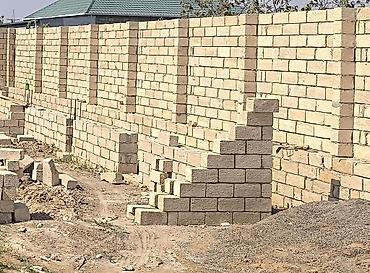 Бетон и бетонные изделия: Xidmət: Hörgü, suvaq və beton işləri Təsvir: - Fərdi evlərin — 2