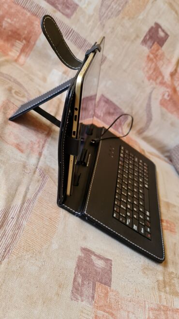 Tableti: Tablet sa futrolom i žičanom tastaturom - Android tablet dijagonale — 5