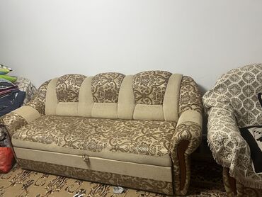 диван и кресло: Продаю диван и два кресла состояние отличное, качественный комплект