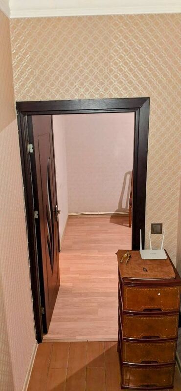 Uzunmüddətli kirayə mənzillər: Ev Əcəmi metrosundan 5 dəqiqəlik məsafədə yerləşir. Ev təmirlidir — 2