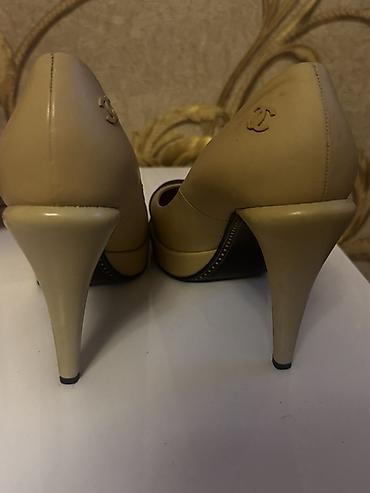 Tuflilər: CHANEL ORJINALDIR
Bej rengde 39 razmer
200 manat — 5