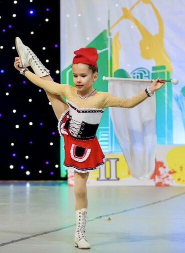 платье на той: Бий үчүн көйнөк, Кыска модель