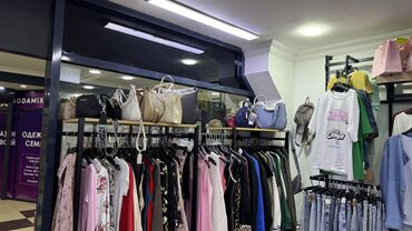 продуктовый магазин сокулук: Ижарага берем Соода жайы, Соода борборунда, 3 кв. м Иштеп жаткан, Жабдуулары менен, Ремонту менен, 1-сызык