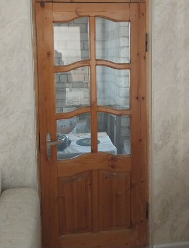 Бытовая химия: Taxta qapılar (3 ədəd) Hündürlük 190 sm En 80 sm Şüşələri, qapı zamoku