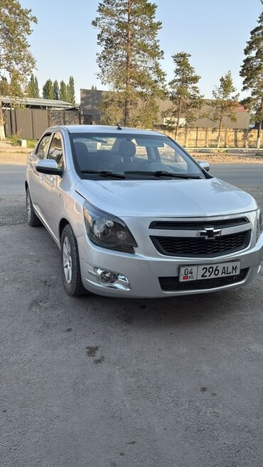 купить опель вектра б: Седан Chevrolet Cobalt серебристого цвета, представленный в