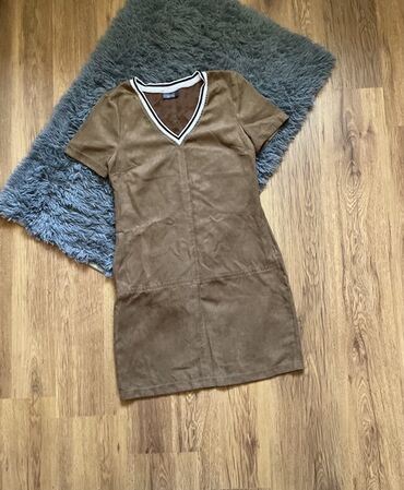 suknje od velura: M (EU 38), bоја - Maslinasto zelena, Poslovni, Kratkih rukava