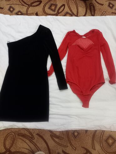 вечернее платье черно красного: Вечернее платье, Короткая модель, Бархат, Один рукав, S (EU 36)
