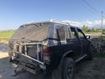Nissan: Nissan Terrano: 1992 г., 3 л, Механика, Бензин, Внедорожник
