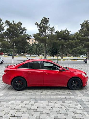 Chevrolet: Chevrolet Cruze sedan - Korpus: 4 qapılı sedan, qırmızı rəng, qara — 4