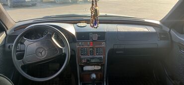 Mercedes-Benz: Mercedes-Benz C-Class (W202) sedan - Kuzov: 4 qapılı sedan, gümüşü — 11