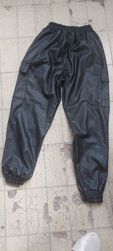 crna kosulja i sive pantalone: XS (EU 34), Cargo