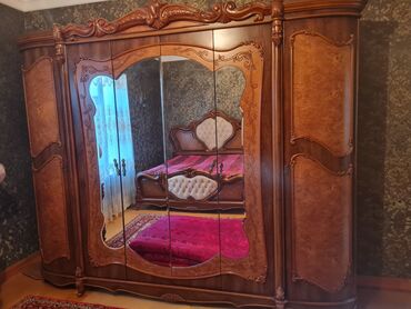 входные двери со стеклом и ковкой: Двуспальная кровать