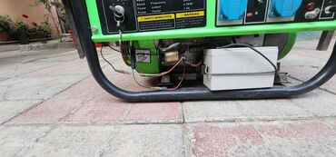 Generatorlar: Generator təmiz türk malıdı. 4.5 kw. Bir evi işıqlandırmağa bəs edir