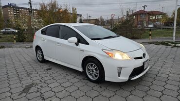 Toyota: Toyota Prius: 2015 г., 1.8 л, Вариатор, Гибрид, Кроссовер