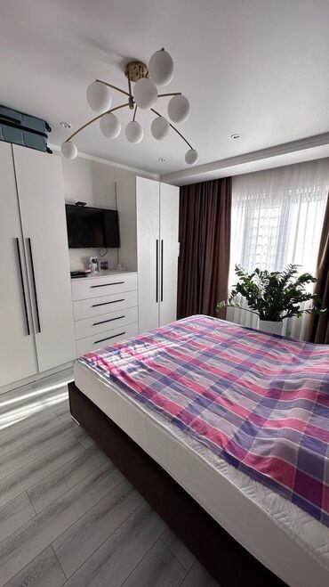 сдаю квартиру район рабочий городок: 2 бөлмө, 71 кв. м, 108-серия, 9 кабат, Дизайнердик ремонт