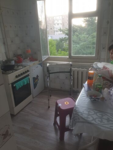 сколько стоит 4 комнатная квартира в бишкеке: 3 комнаты, 58 м², 104 серия, 4 этаж