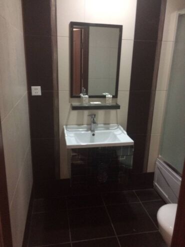 Uzunmüddətli kirayə mənzillər: İnşaatçilar metrosunun yaxınlığında bəyaz marketə yaxın 11 mertebeli — 13