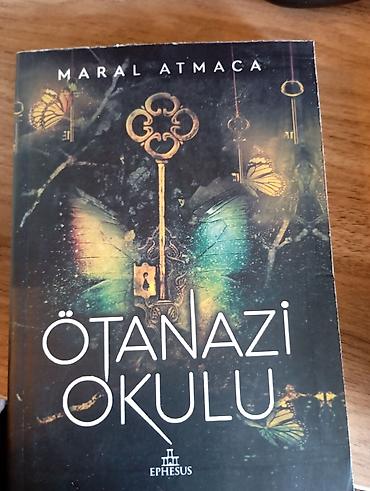 Книги и журналы: "otanazi okulu" kitabi. sadece birinci hissesi az oxunub, vereqleri — 3
