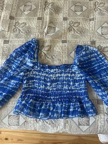 trendyol qadin koftalari: Mavi-ağ naxışlı şifon bluz. - Kvadrat dekolte. - Uzun, şəffaf şifon — 1