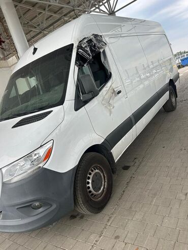 спринтер грузовой цельно метоличиский: Легкий грузовик, Mercedes-Benz