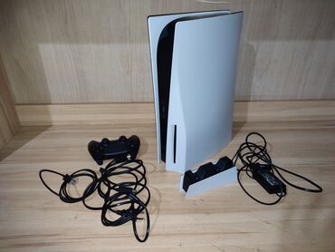 PS5 (Sony PlayStation 5): Playstation 5 . Xarice tehsil almaga getdiyim ucun satiram .Ev