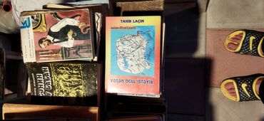 kitab altlığı: Kitablar, jurnallar, CD, DVD