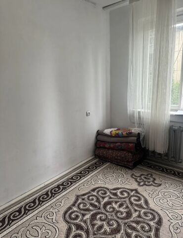 1 комнатная квартира на ночь: 1 комната, 4 м², Малосемейка, 3 этаж, Косметический ремонт