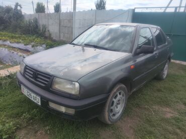 автомобиль венто: Volkswagen Vento: 1993 г., 2 л, Механика, Газ