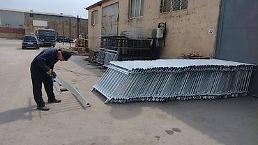 Metal məhsulları: Məhsul: Müvəqqəti metal baryerlər/fenslər Təsvir: - Səyyar tədbirlər — 1