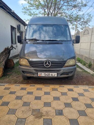 Mercedes-Benz: Микроавтобус Mercedes-Benz серого цвета. Подходит для перевозки грузов