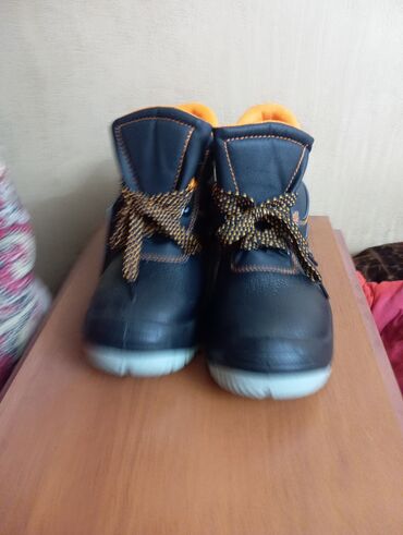 Ботинки: Продаю спец обувь новая 42 р — 1