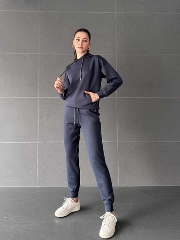 Gornji i donji deo: Komplet trenerka S M L XL 2XL Cena 3300 din — 19