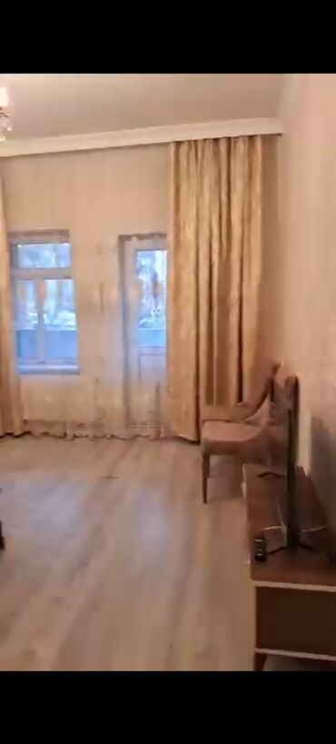 Uzunmüddətli kirayə mənzillər: Üzeyir .H küç 28 May metrosun yaxınlıqı 28 Moll qarşısı 2 otaqlı — 7