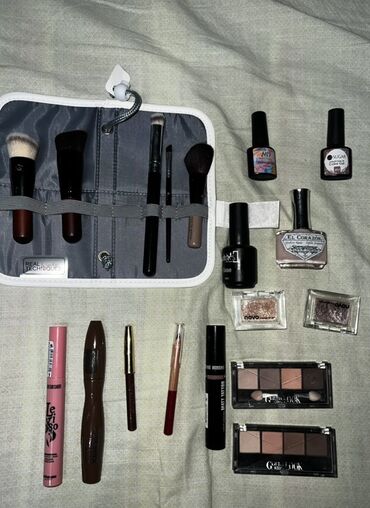 черная маска от черных точек: Набор для макияжа и маникюра Состав: - Чехол-органайзер Real