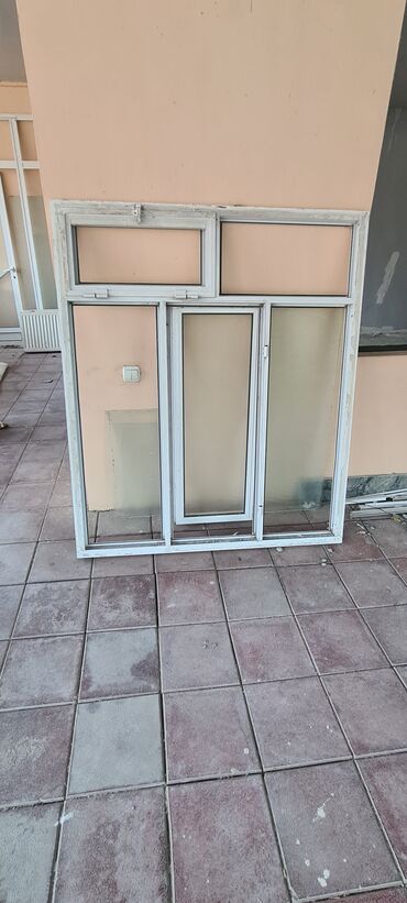 Напольные покрытия: Plastik qapı və pəncərə