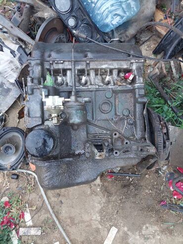 Sbor motorlar və silindr başlıqları: 03 matordu naxadidi yag azaldir