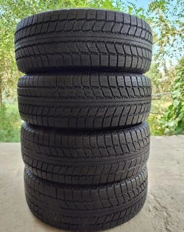 зимние шины на ниву 21214: Шины 235 / 65 / R 17, Зима, Б/у, Комплект, Внедорожные (АТ/МТ), Япония