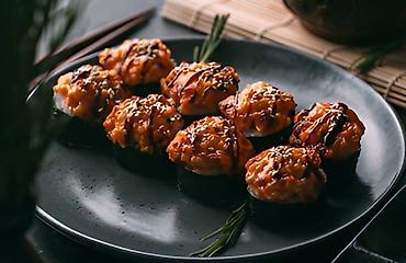 Готовые блюда, кулинария: Сеты суши и роллов - Ассорти роллов: классические, запечённые и с — 36