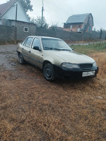 шины на масквич: Daewoo Nexia, седан, 4 двери, бежевый/золотистый цвет кузова