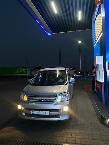 вокси ноах: Toyota Noah: 2002 г., 2 л, Автомат, Бензин, Минивэн — 4