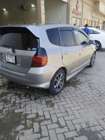 доставка бензина ред петролеум бишкек: Honda Fit: 2006 г., 1.5 л, Вариатор, Бензин, Хэтчбэк