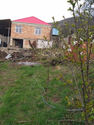 Göygöl rayonu çaykənd kəndinde bağ evi satilir.9sot həyətyani sahəsi