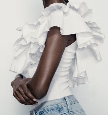 Baletkalar: Zara body bluz tezedir geyilmeyib 
L razmerdir — 4