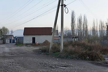 срочна алмашам: Продаем дом в Новопавловке. Участок: 4 сот., дом времянка 2 комнатная — 4