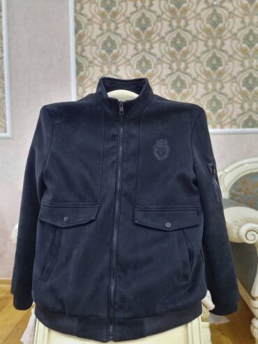 Köynəklər: Nabuk Gödəkcə Satılır. Cox səliqəli istifadə olunub,cırıq sökük