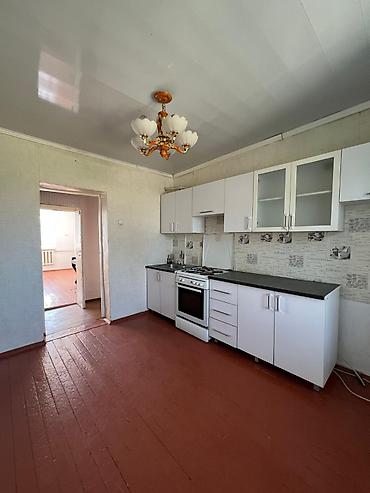 Продажа коттеджей и домов: Продаётся дом в центре села Кунтуу. Общая площадь 65м2. Участок 18 — 1