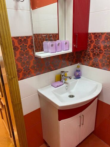 Uzunmüddətli kirayə mənzillər: Mənzil kirayə verilir. Euro temir olunub, butun ev uchun lazim olan — 15