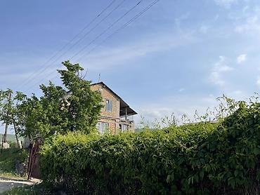 Продажа коттеджей и домов: Продаётся дом с участком в зелёном, тихом месте. Основные — 2