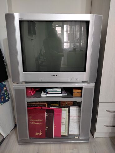 naushniki sony wf 1000x: Продаю ТВ с тумбой 
Отличное состояние 
Рабочее