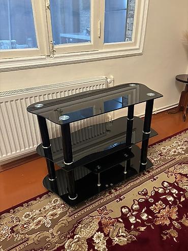 monitor stendi: Şüşə TV stendi - Material: temperli qara şüşə rəflər, metal dayaqlar — 3